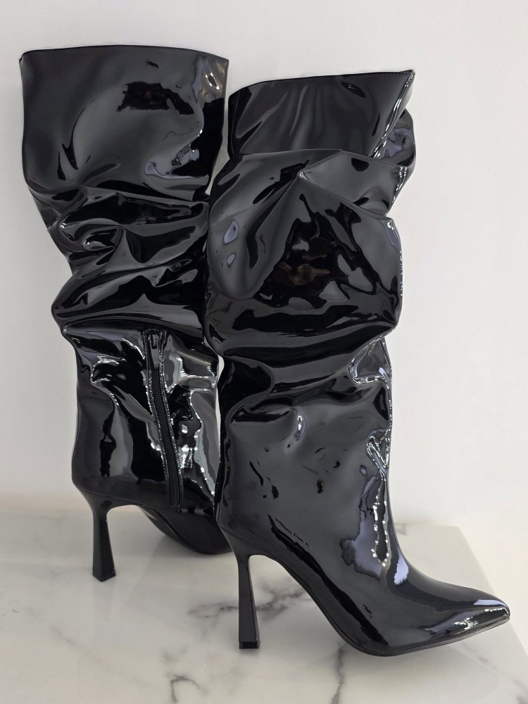 Ботуши с набран ефект от блестящ черен лак