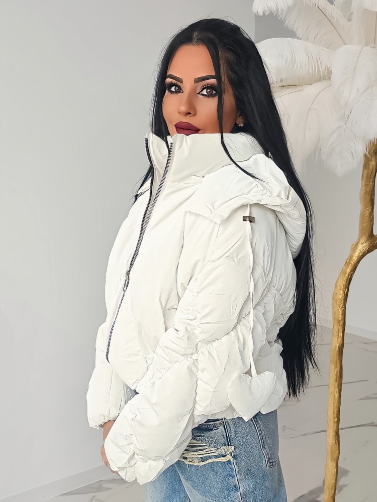 Бяло яке със сърца