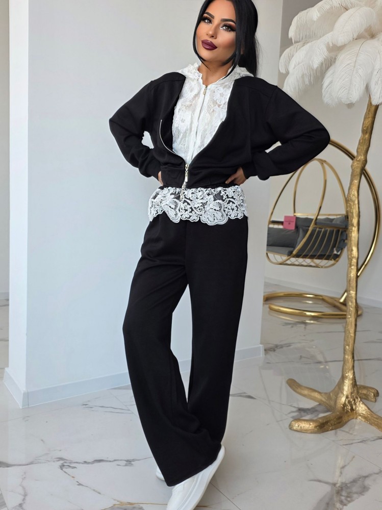 Черен екип с красива дантела Черен екип с красива дантела