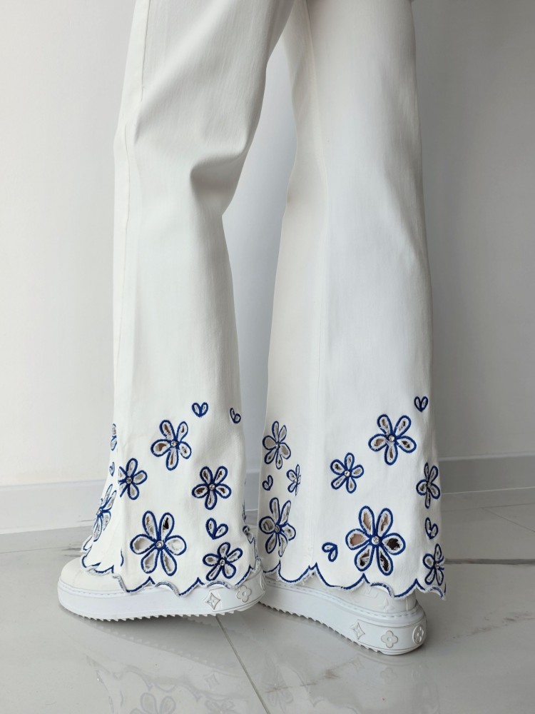 Дънки с бродерия Sunny day