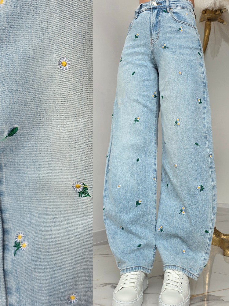 Дънки с бродирани цветчета