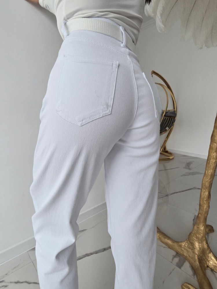 Дънки с еластичност и коланче