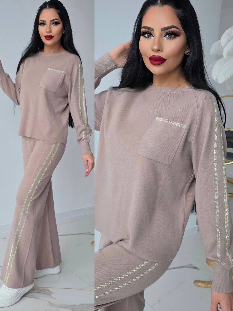 Екип Exclusive в бежово