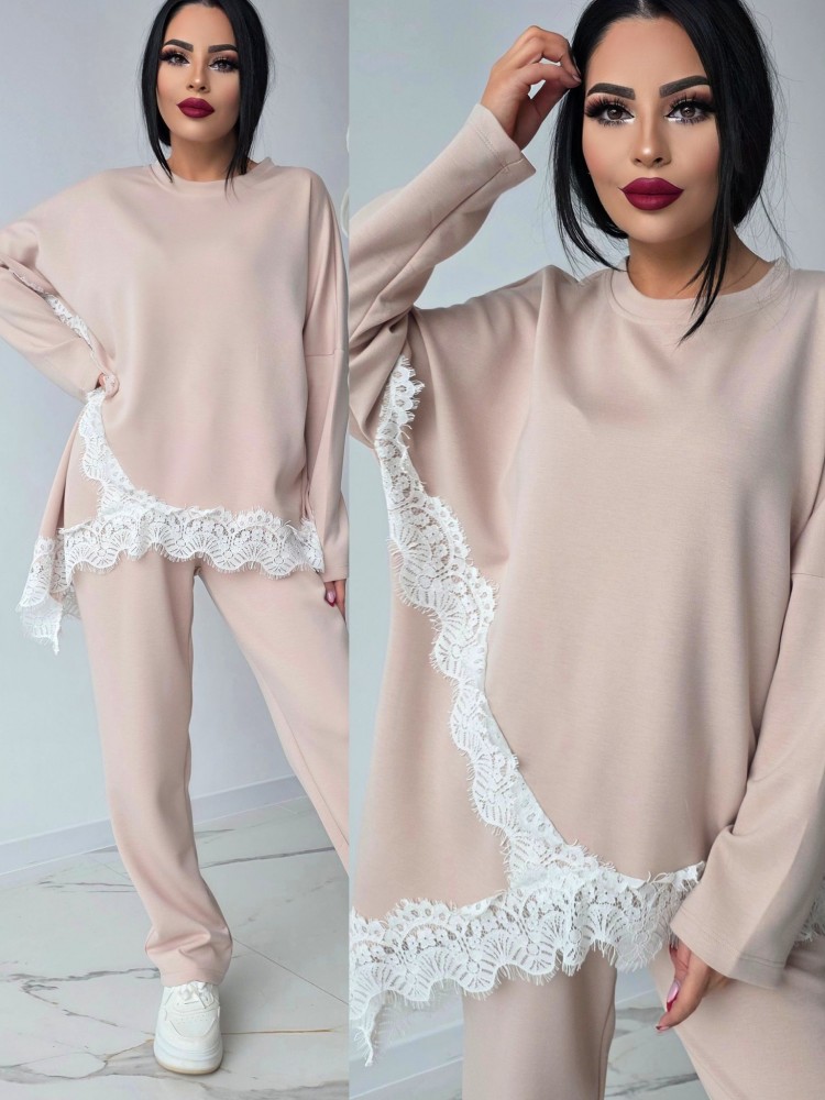 Екип с акцентираща дантела Beige