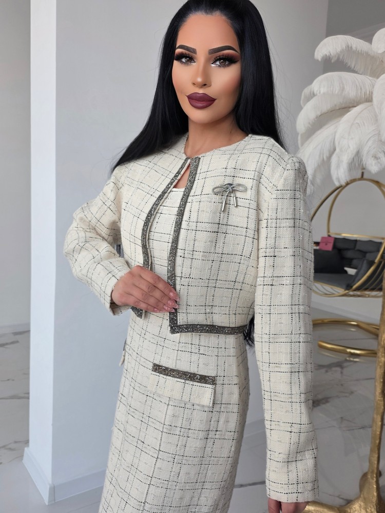 Комплект сако и рокля в екрю