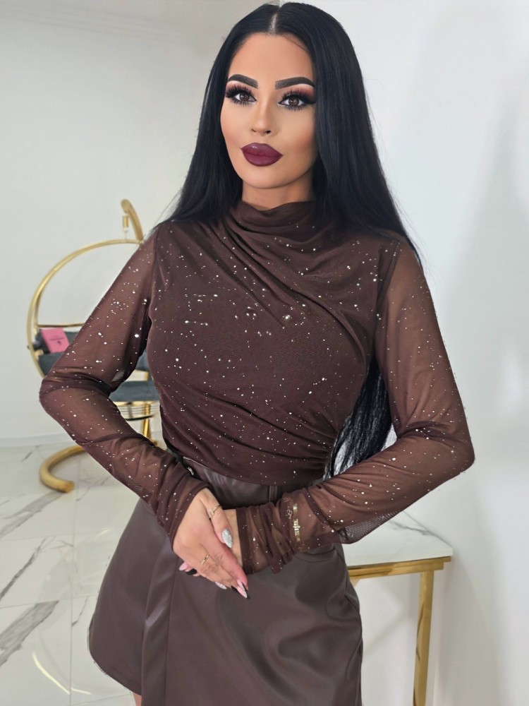 Красива блуза от еластичен тюл