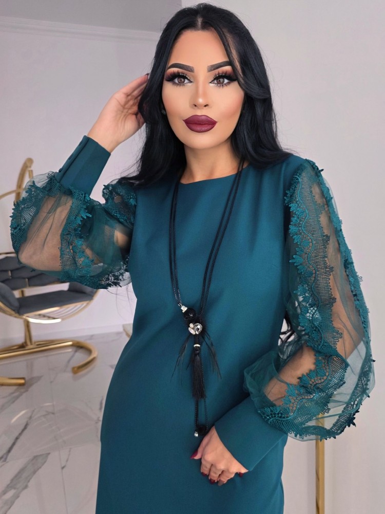 Красива рокля с тюл