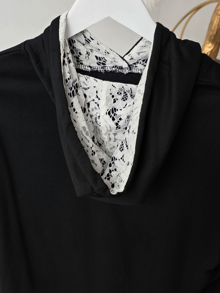 Луксозен екип в комбинация с дантелени детайли