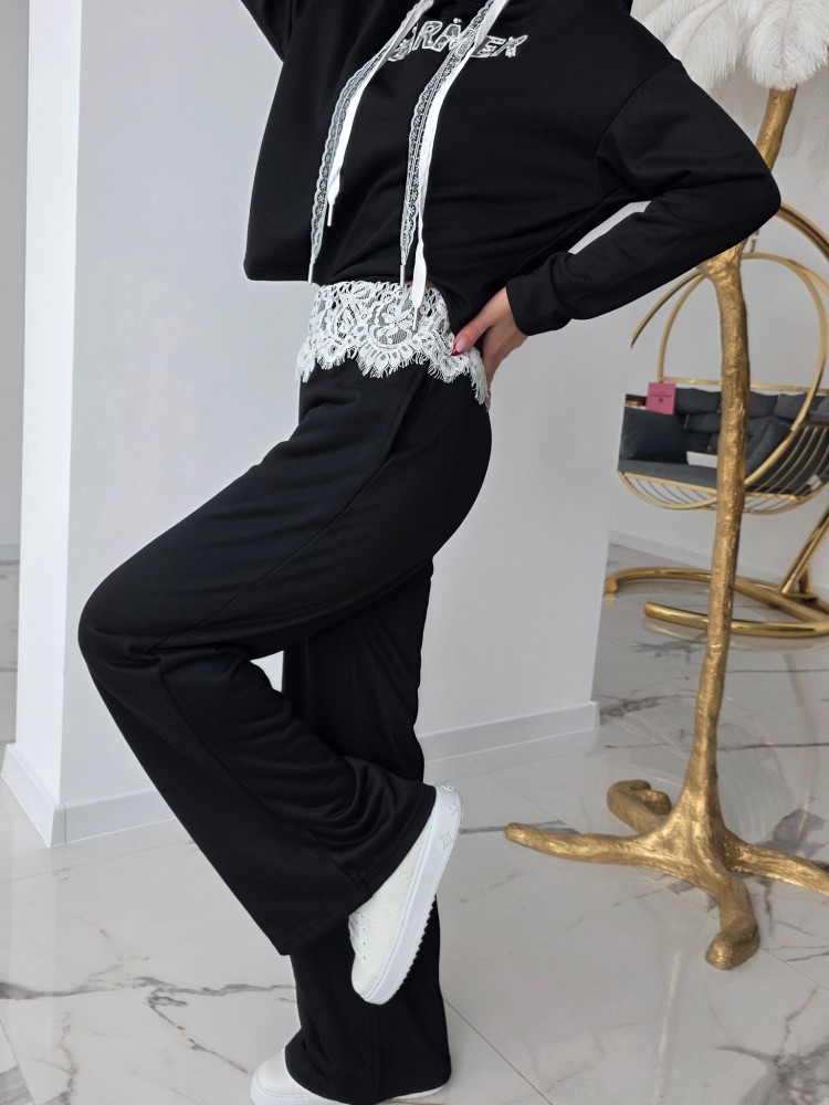 Луксозен екип в комбинация с дантелени детайли