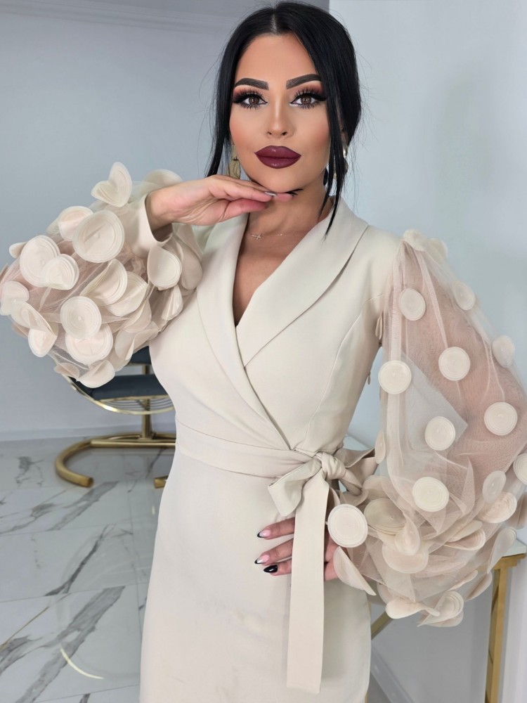 Луксозна рокля в бежово