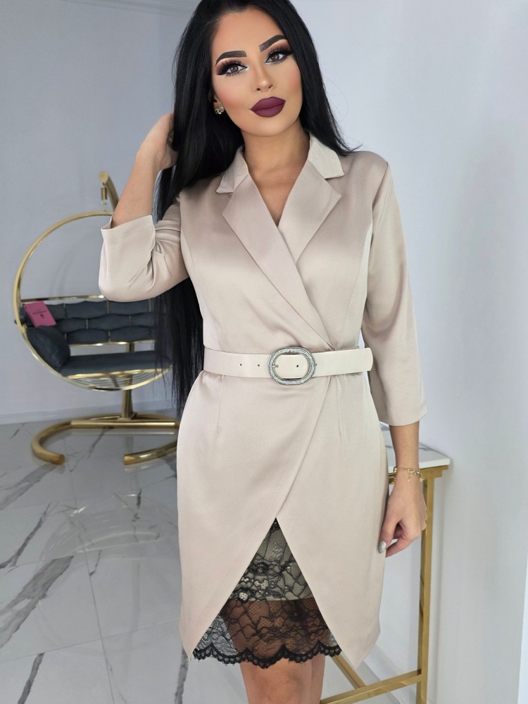 Луксозна рокля в цвят шампанско