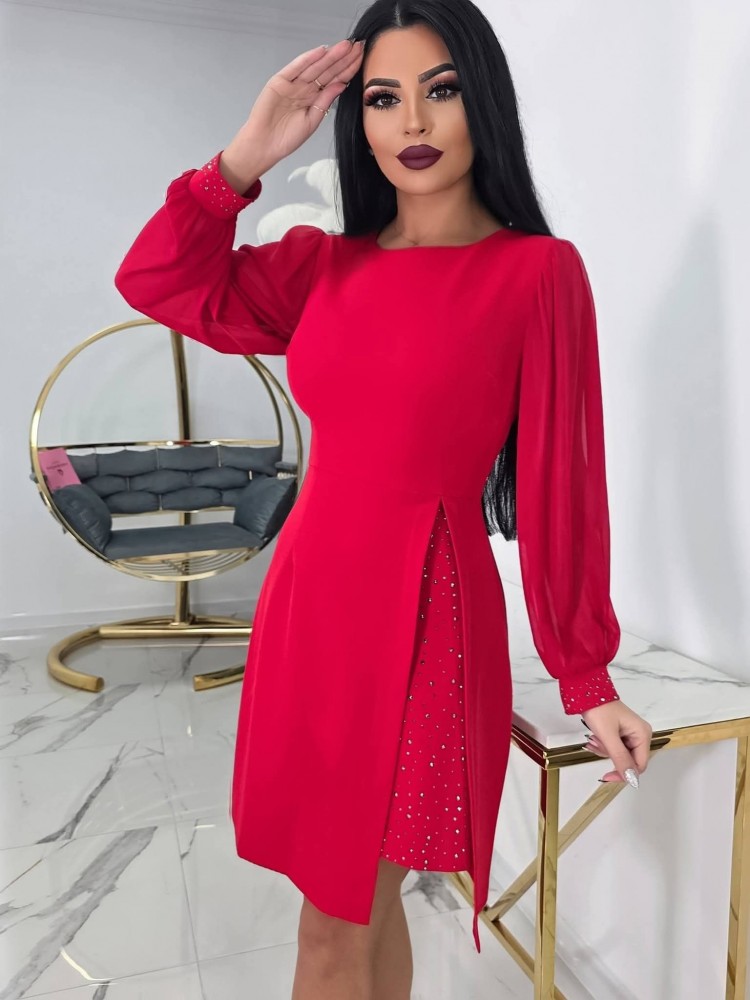 Приказна рокля в празнично червено