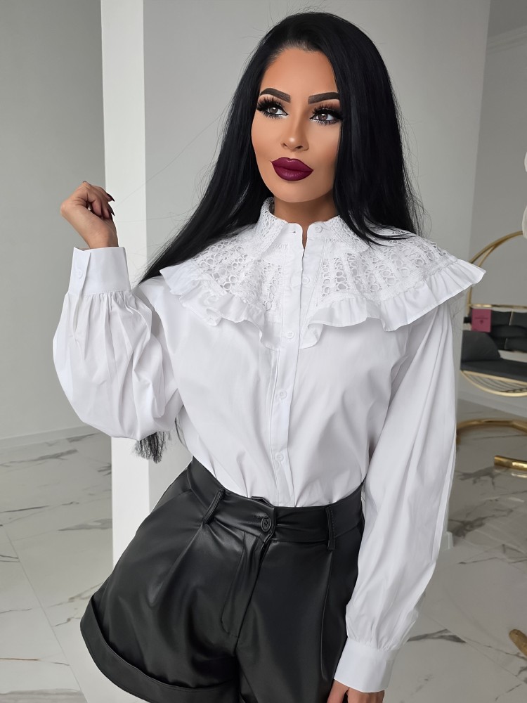 Риза с дантелен акцент