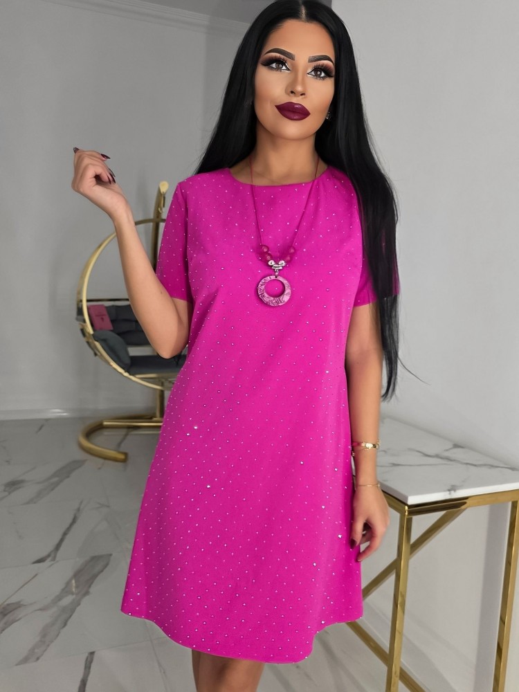 Рокля с блясък и права кройка