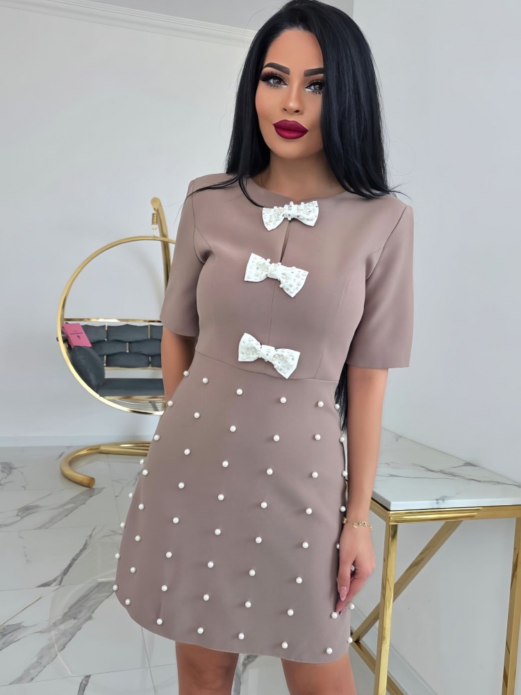 Рокля с перли и нежни панделки