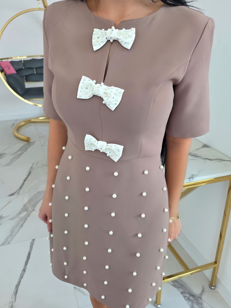 Рокля с перли и нежни панделки