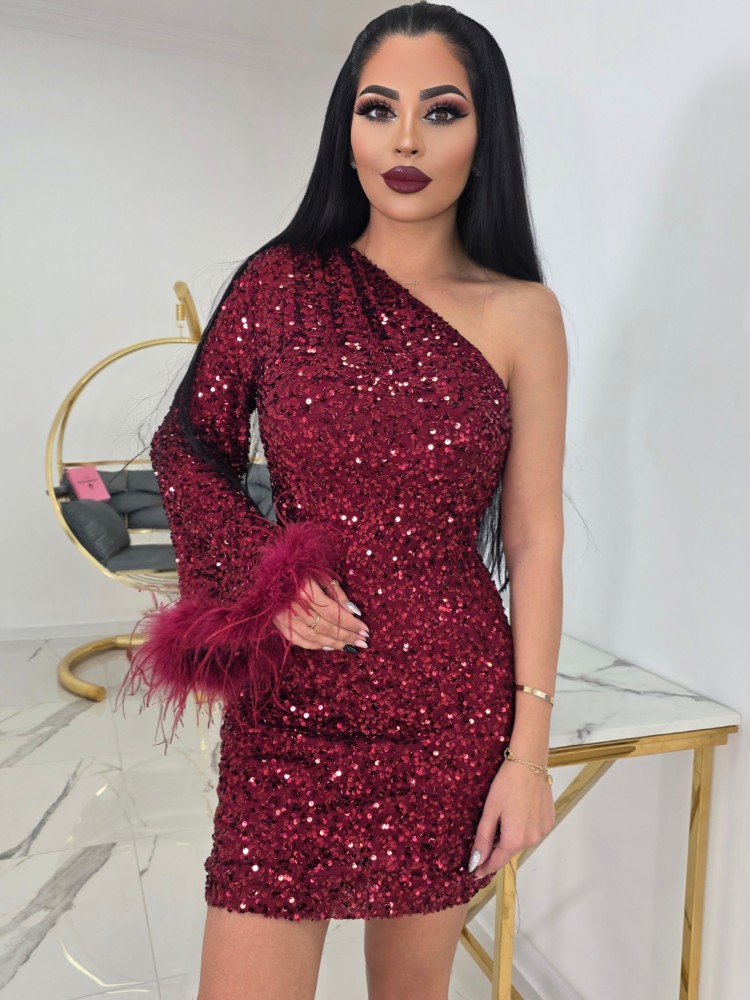 Рокля в бляскаво червено