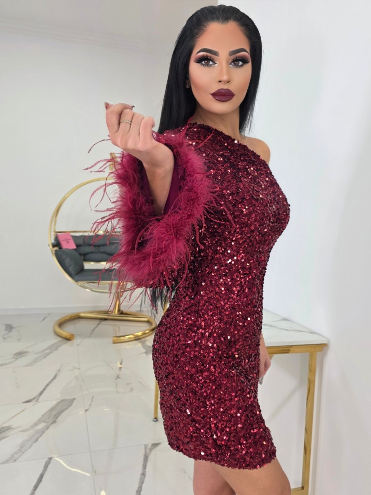 Рокля в бляскаво червено