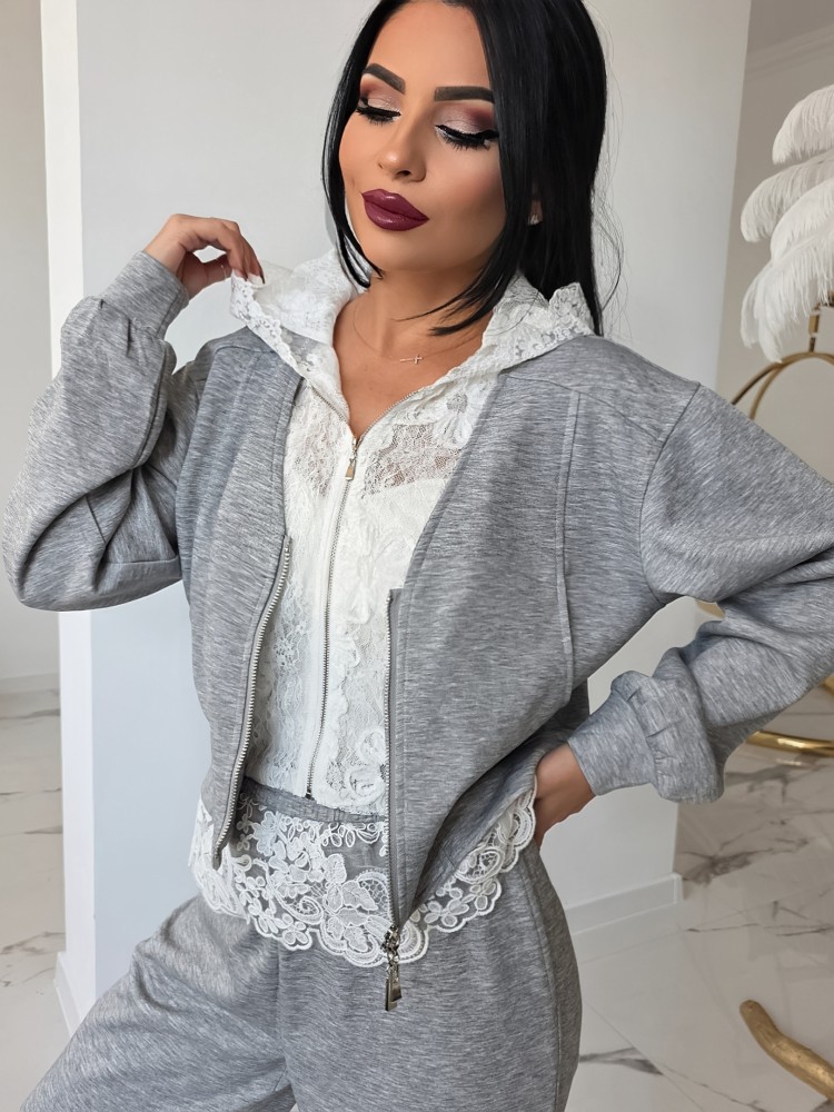 Сив екип с красива дантела Сив екип с красива дантела