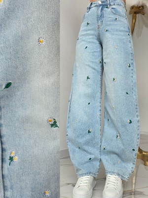 Дънки с бродирани цветчета