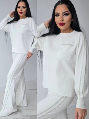 Екип Exclusive в бяло