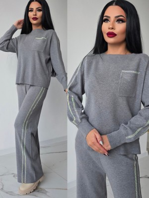 Екип Exclusive в сиво