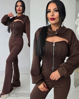 Екип от три части