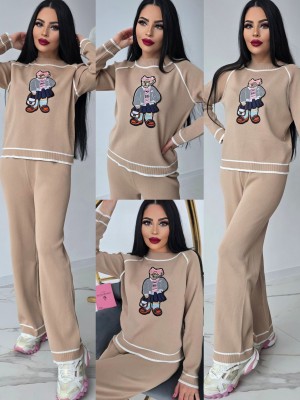 Екип от висококачествено машинно плетиво