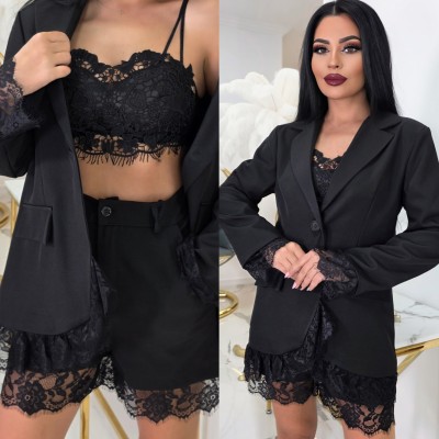 Комплект сако и панталонки с дантела