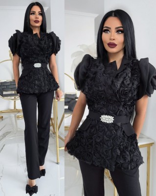 Луксозен костюм с 3D цветя