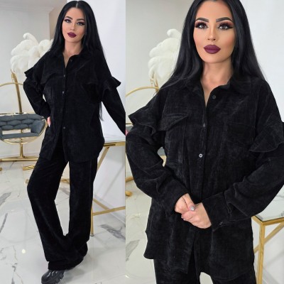 Плюшен комплект с акцент на раменете