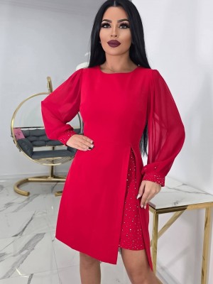 Приказна рокля в празнично червено